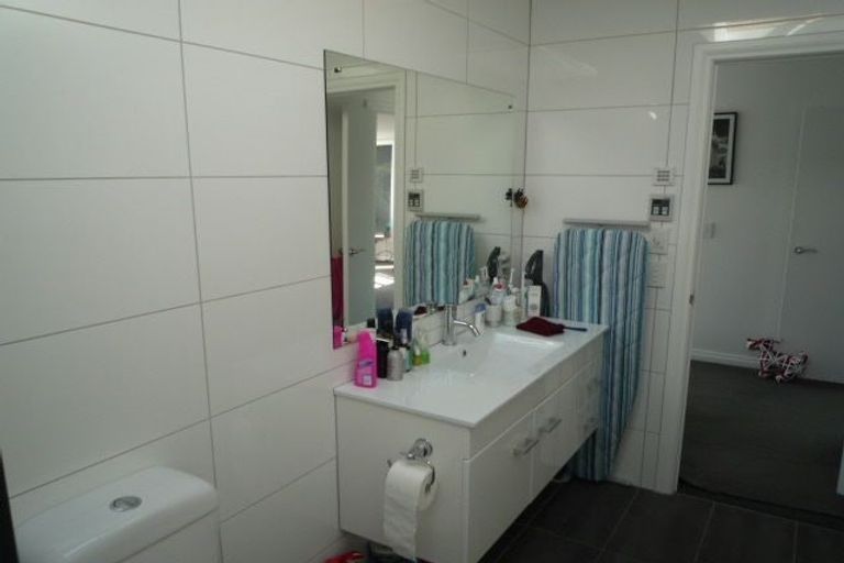 Photo of property in 18 Lakshmi Place, Khandallah, Wellington, 6035