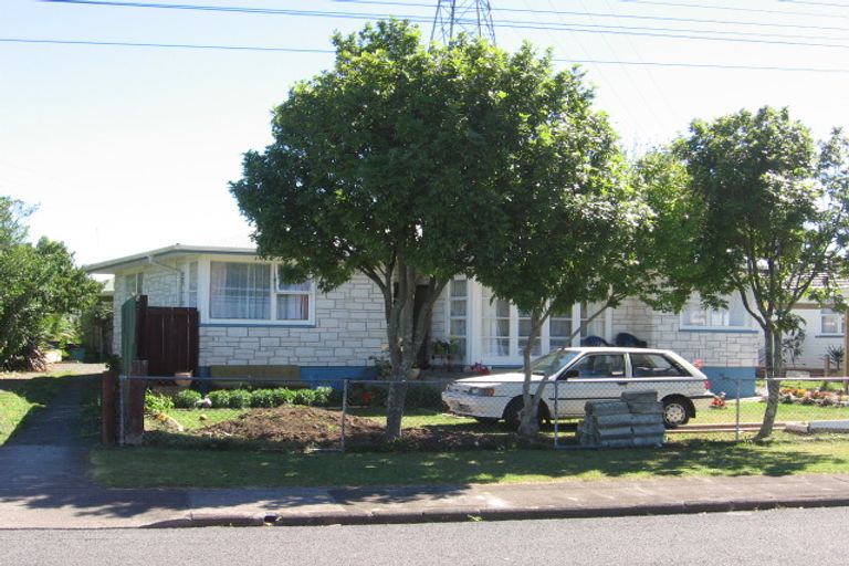 Photo of property in 1/38 Cobham Crescent, Kelston, Auckland, 0602