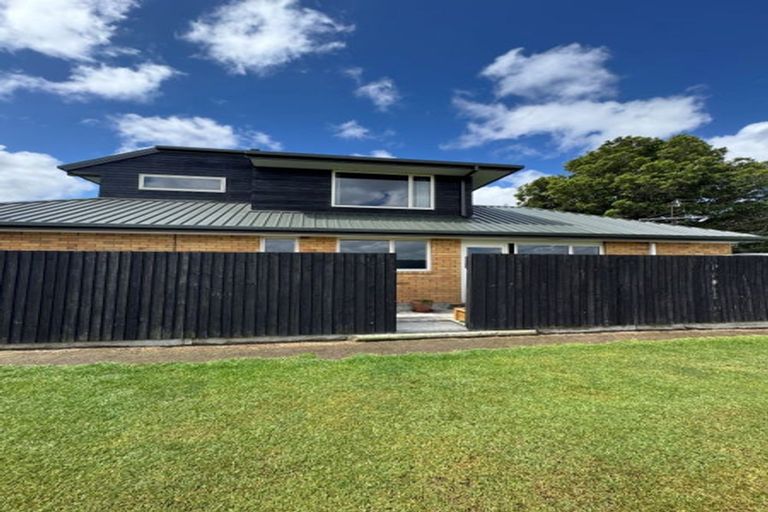 Photo of property in 2/281 Memorial Avenue, Burnside, Christchurch, 8053