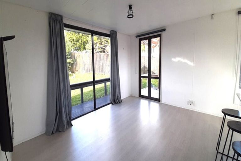 Photo of property in 16 Maywood Crescent, Glen Eden, Auckland, 0602