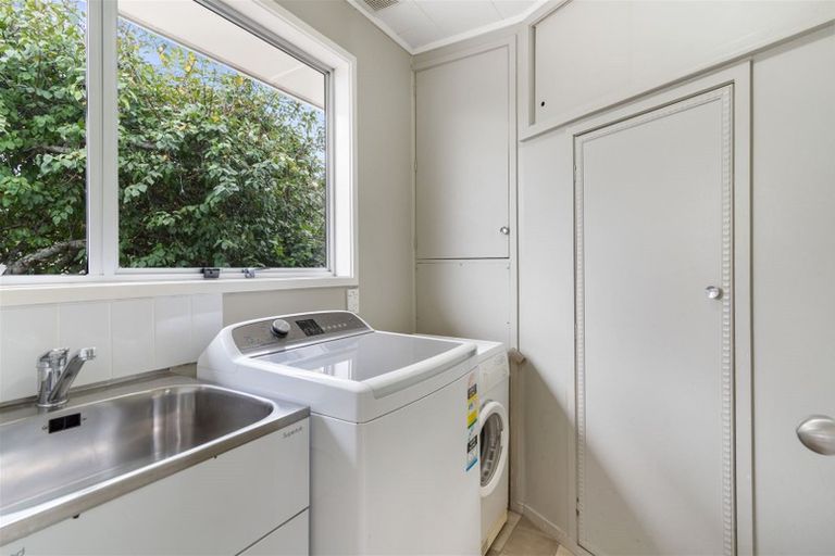 Photo of property in 6 Mowbray Place, Sunnynook, Auckland, 0620