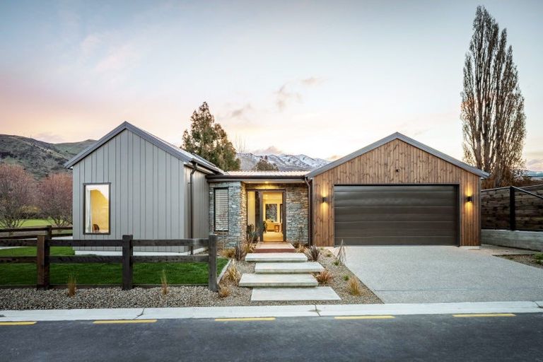 Photo of property in 1 Kamana Rise, Wanaka, 9382