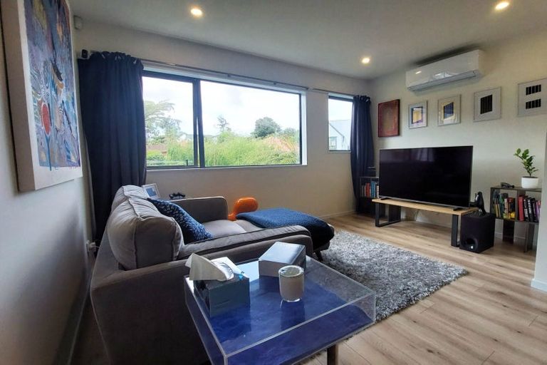 Photo of property in 8/10 Rimu Street, New Lynn, Auckland, 0600