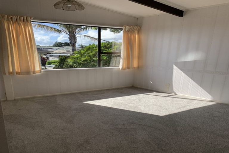 Photo of property in 17 Waller Avenue, Bucklands Beach, Auckland, 2012