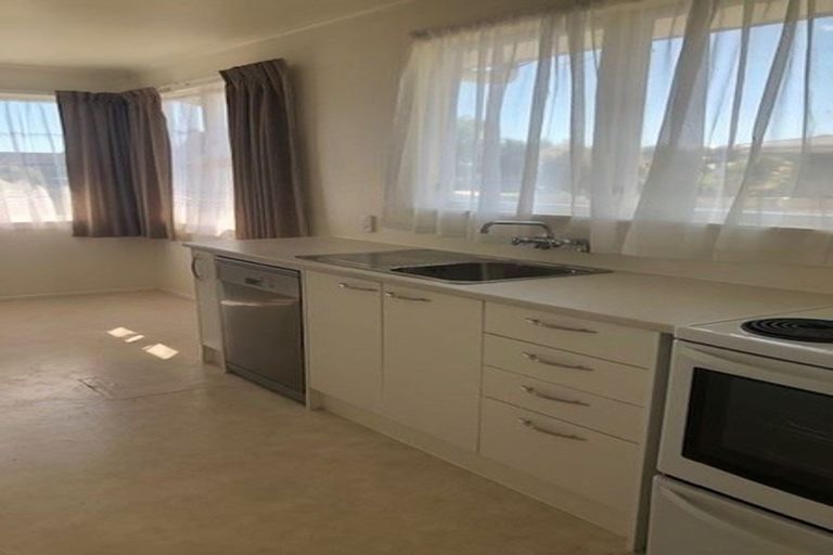 Photo of property in 115 Edgewater Drive, Pakuranga, Auckland, 2010