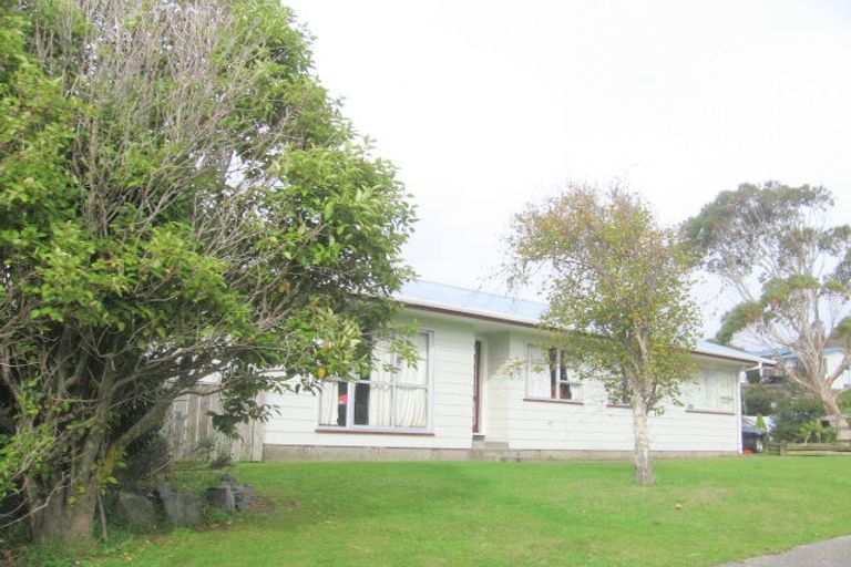 Photo of property in 2 Woolwich Close, Whitby, Porirua, 5024