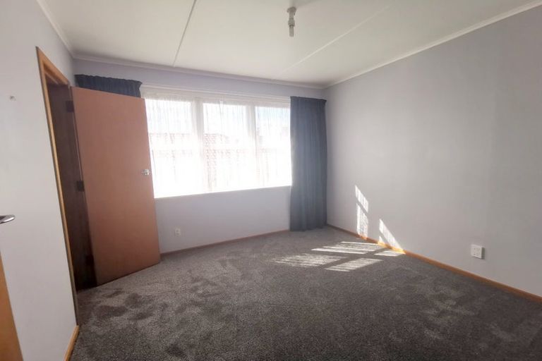 Photo of property in 11 Robert Burke Place, Henderson, Auckland, 0612