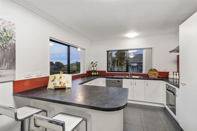 Photo of property in 10 Bokeen Lane, Flat Bush, Auckland, 2019