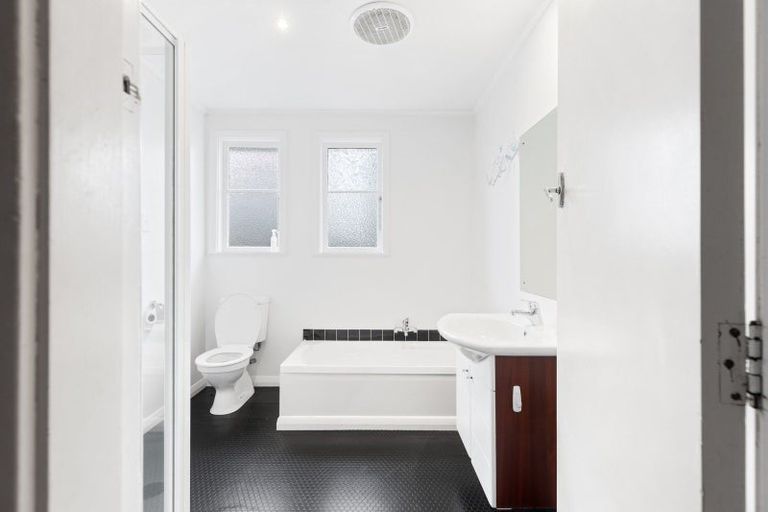 Photo of property in 16 Salisbury Avenue, Terrace End, Palmerston North, 4410