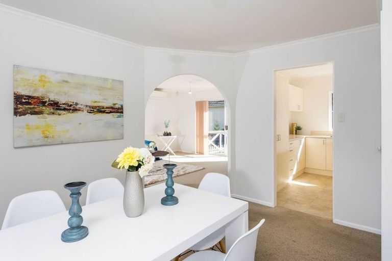 Photo of property in 1/71 Browns Bay Road, Browns Bay, Auckland, 0630