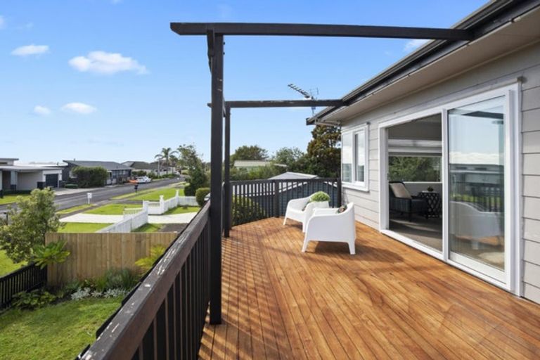 Photo of property in 11 Crispe Road, Clarks Beach, 2122