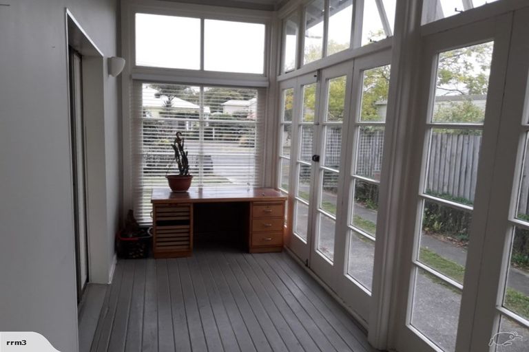 Photo of property in 240 Geraldine Street, Edgeware, Christchurch, 8013