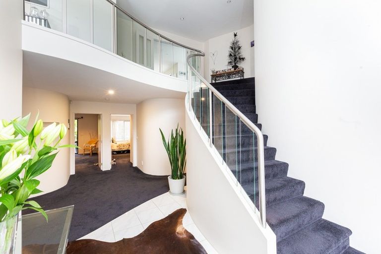 Photo of property in 30 Drayton Drive, Mount Pleasant, Christchurch, 8081