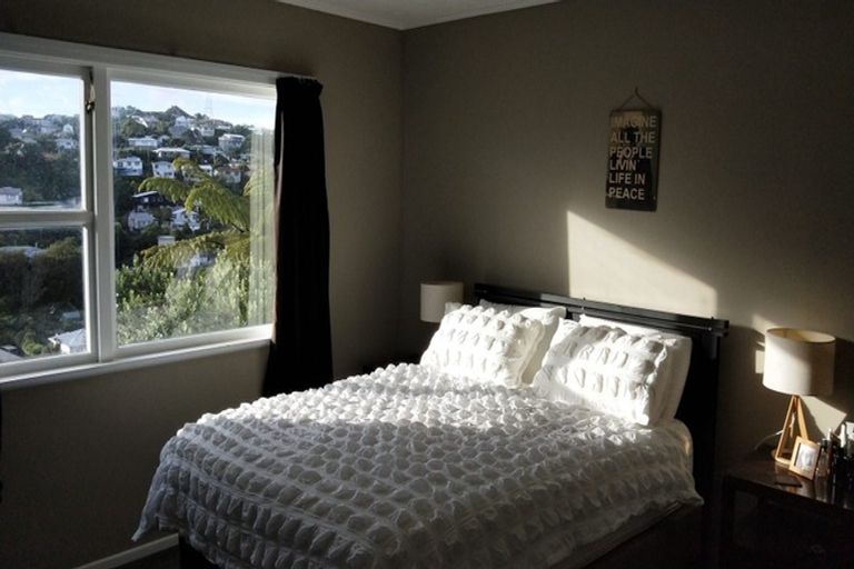 Photo of property in 5 Innes Way, Newlands, Wellington, 6037