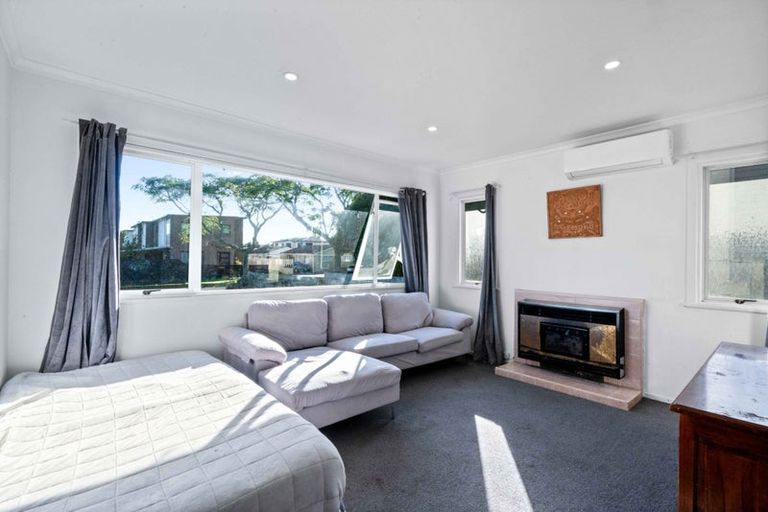 Photo of property in 8 Martin Road, Manurewa, Auckland, 2102