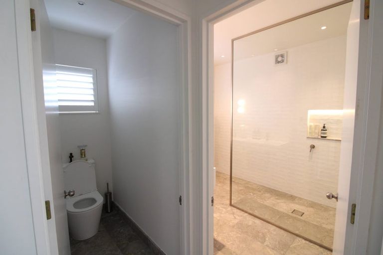 Photo of property in 1/2 Holiday Road, Milford, Auckland, 0620