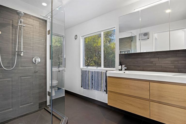 Photo of property in 51 Bryndwr Road, Bryndwr, Christchurch, 8052