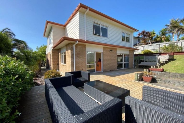 Photo of property in 14 Meharg Place, Fairview Heights, Auckland, 0632