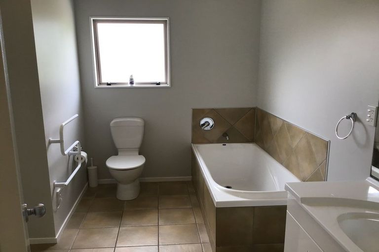 Photo of property in 3 Chippenham Grove, Churton Park, Wellington, 6037