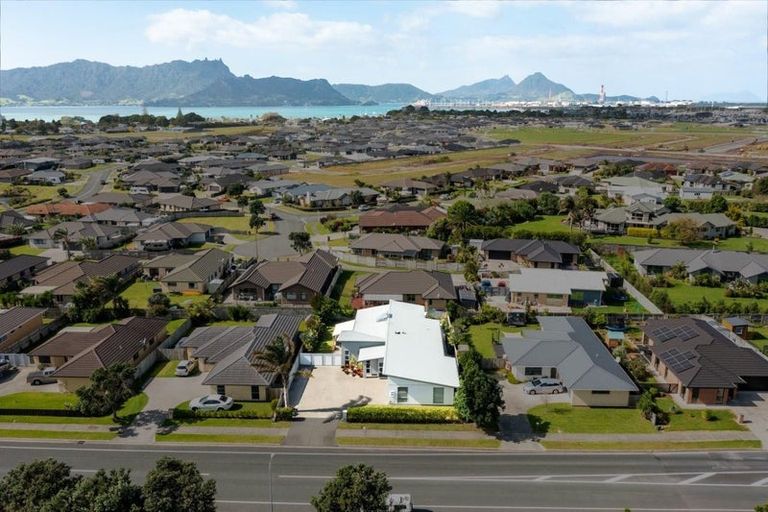 Photo of property in 377 One Tree Point Road, One Tree Point, 0118