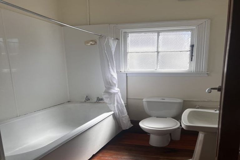 Photo of property in 37 Raroa Road, Kelburn, Wellington, 6012