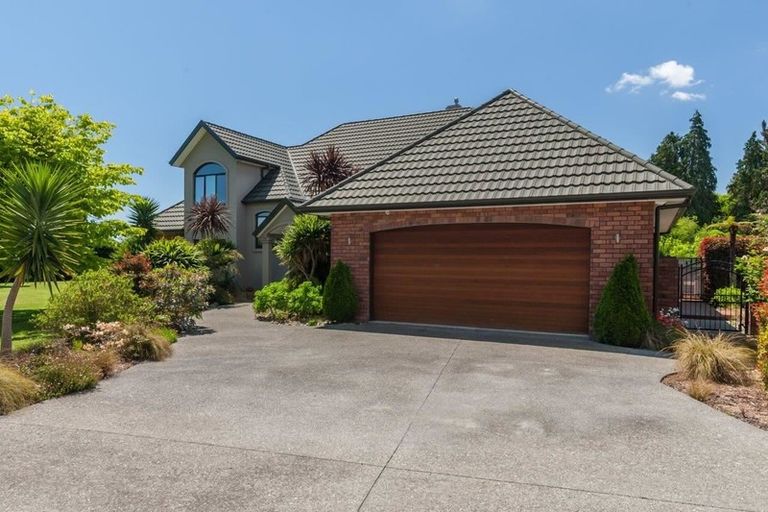 Photo of property in 32 Pohutukawa Drive, Levin, 5571