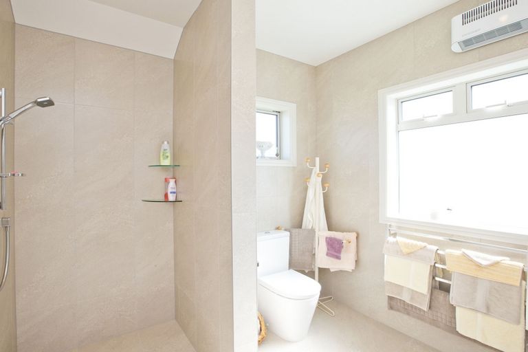 Photo of property in 3 Fairway Grove, Hokowhitu, Palmerston North, 4410