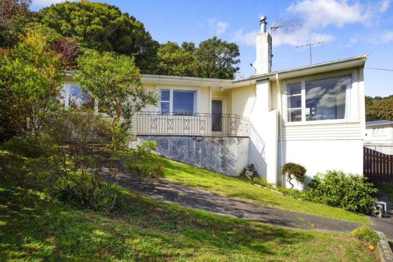 Photo of property in 24 Mahoe Street, Tawa, Wellington, 5028