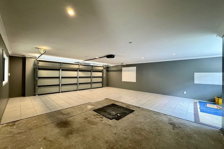 Photo of property in 25 Chieftain Rise, Goodwood Heights, Auckland, 2105