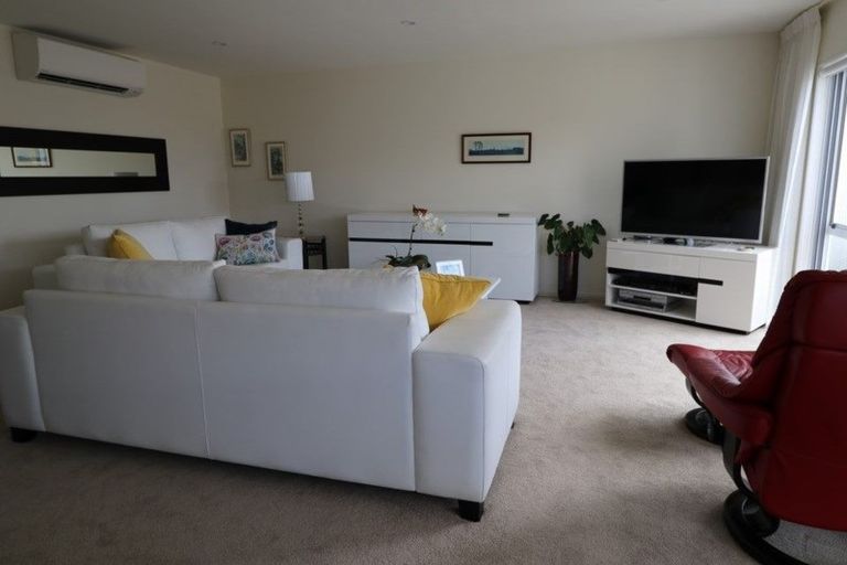 Photo of property in 212b Devonport Road, Tauranga, 3110