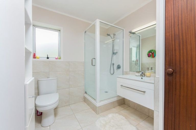 Photo of property in 1/19 Hollyhock Place, Browns Bay, Auckland, 0630