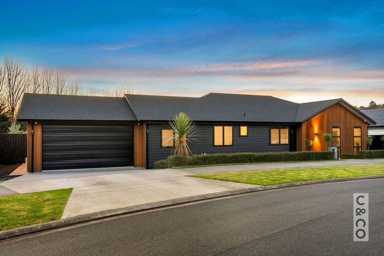 Photo of property in 21 Vogwill Road, Kumeu, 0810