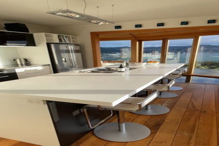 Photo of property in 17 Palliser Road, Roseneath, Wellington, 6011