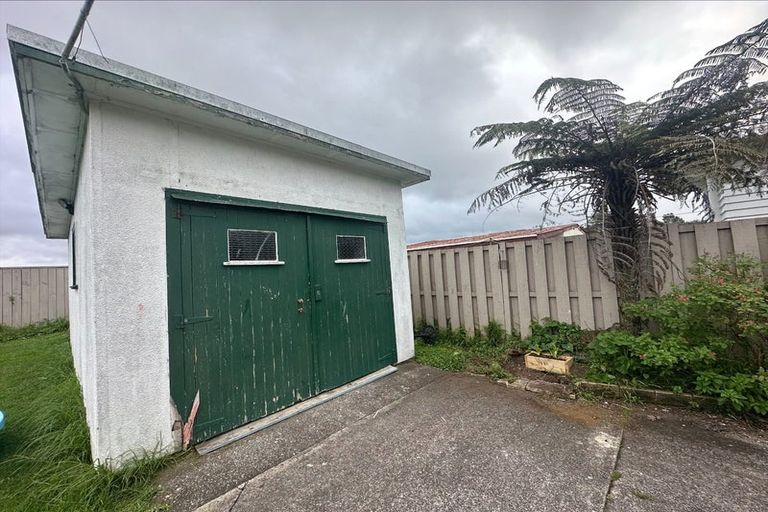 Photo of property in 38 Smythe Road, Henderson, Auckland, 0612