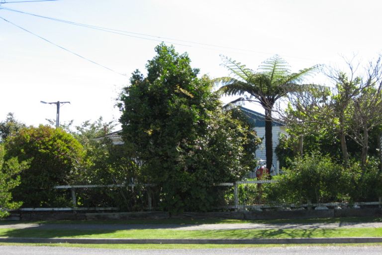 Photo of property in 20 Russell Street, Westport, 7825