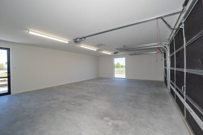 Photo of property in 14 Village Green Drive, Huntingdon, 7774