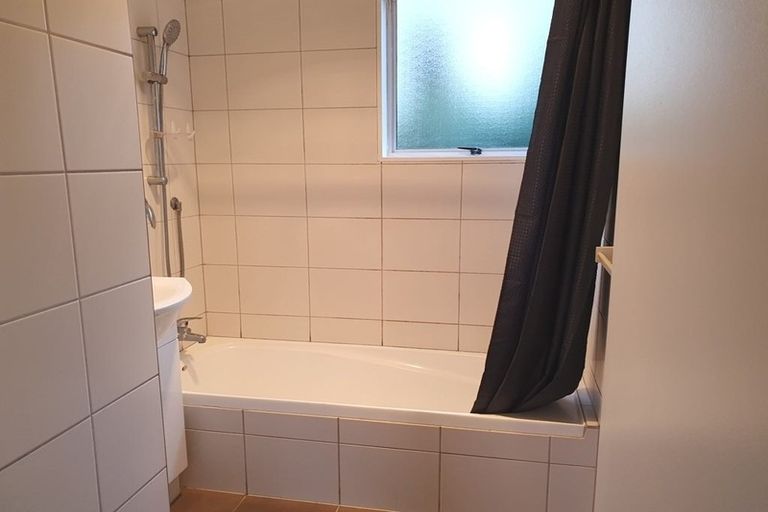 Photo of property in 3 Garton Drive, Massey, Auckland, 0614