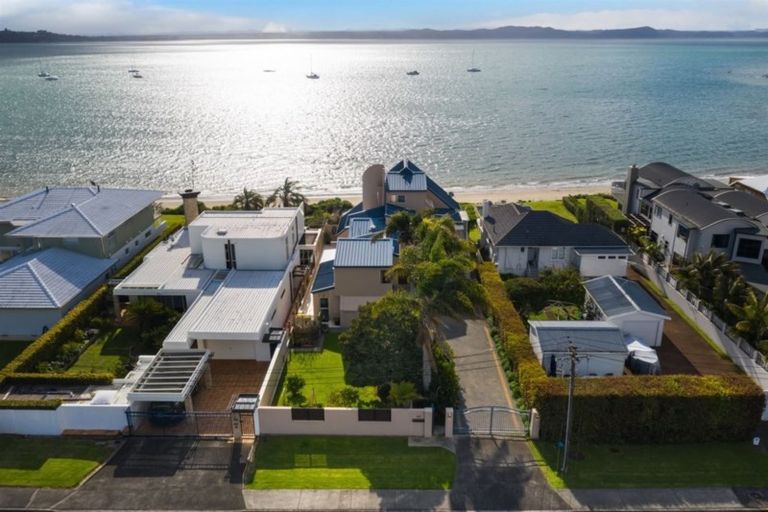 Photo of property in 98 Tindalls Bay Road, Tindalls Beach, Whangaparaoa, 0930