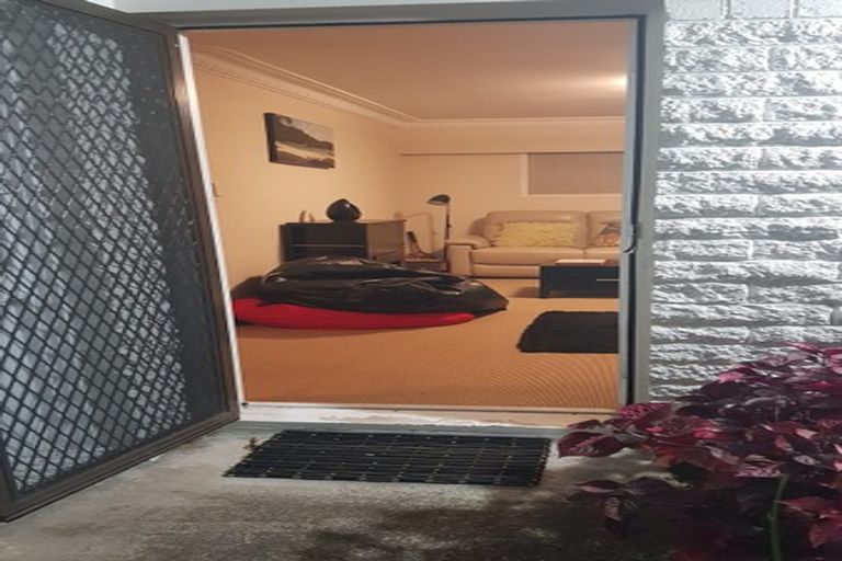 Photo of property in 2/45 East Street, Papakura, 2110