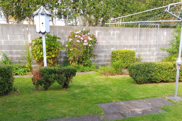 Photo of property in 25 Fulford Street, New Plymouth, 4310