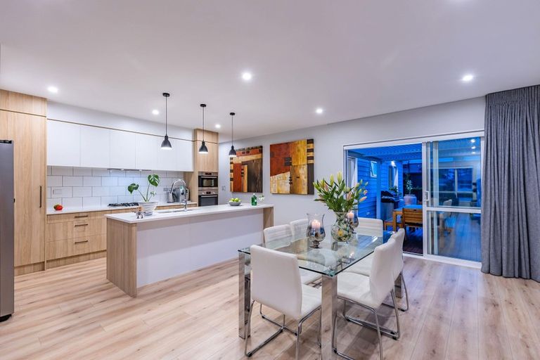 Photo of property in 9 Ropere Street, Kumeu, 0810