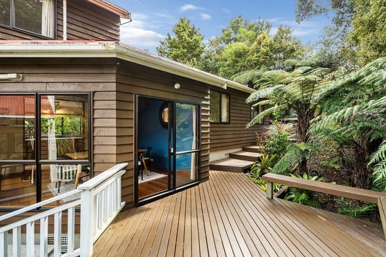 Photo of property in 15 Trelawny Place, Hillcrest, Auckland, 0627