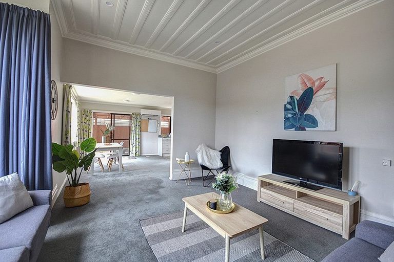 Photo of property in 242 Macandrew Road, Forbury, Dunedin, 9012