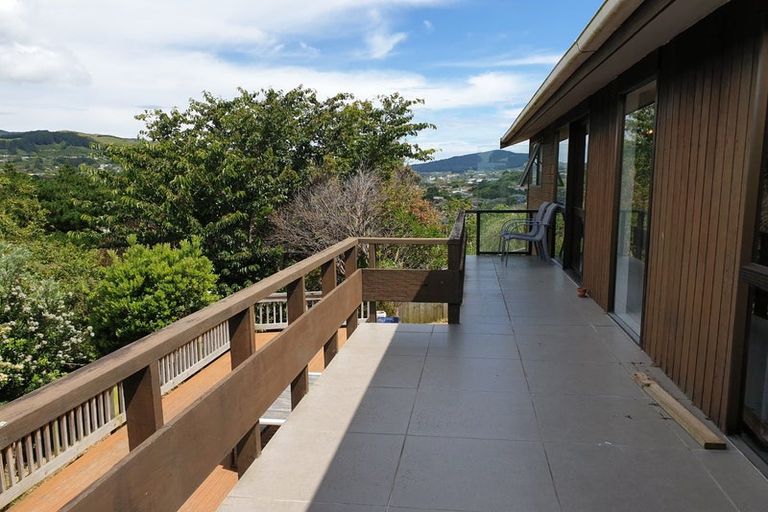 Photo of property in 27 Rembrandt Avenue, Tawa, Wellington, 5028