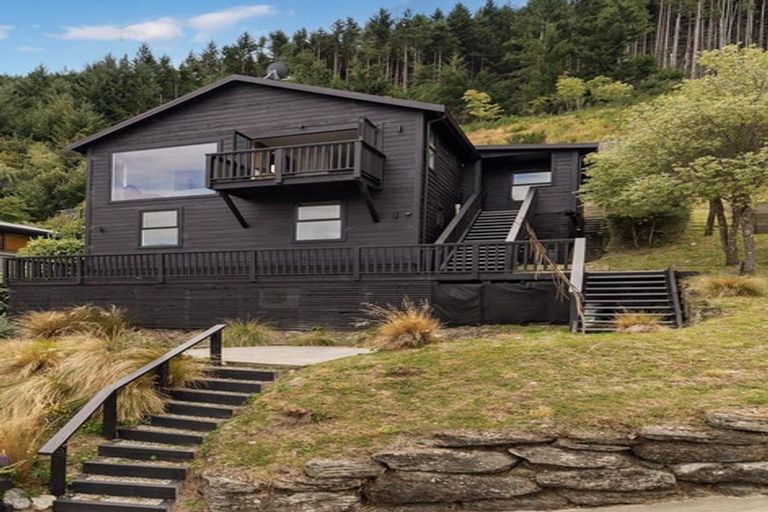 Photo of property in 13 Caples Place, Fernhill, Queenstown, 9300