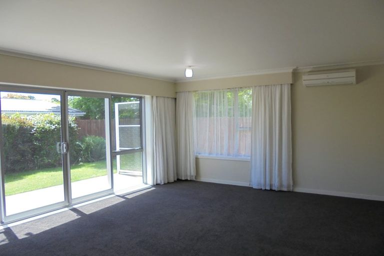 Photo of property in 2/31 Guinness Crescent, Ilam, Christchurch, 8041