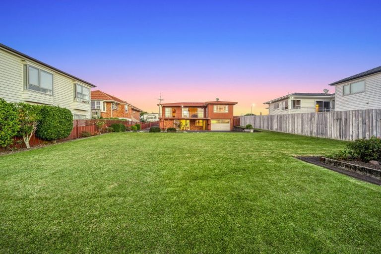 Photo of property in 41 Bradbury Road, Botany Downs, Auckland, 2010