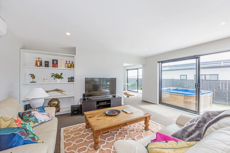 Photo of property in 48 Madison Terrace, Silverdale, 0932