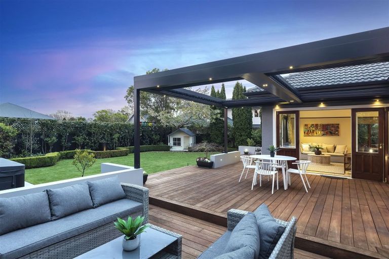 Photo of property in 121 Weston Road, St Albans, Christchurch, 8052