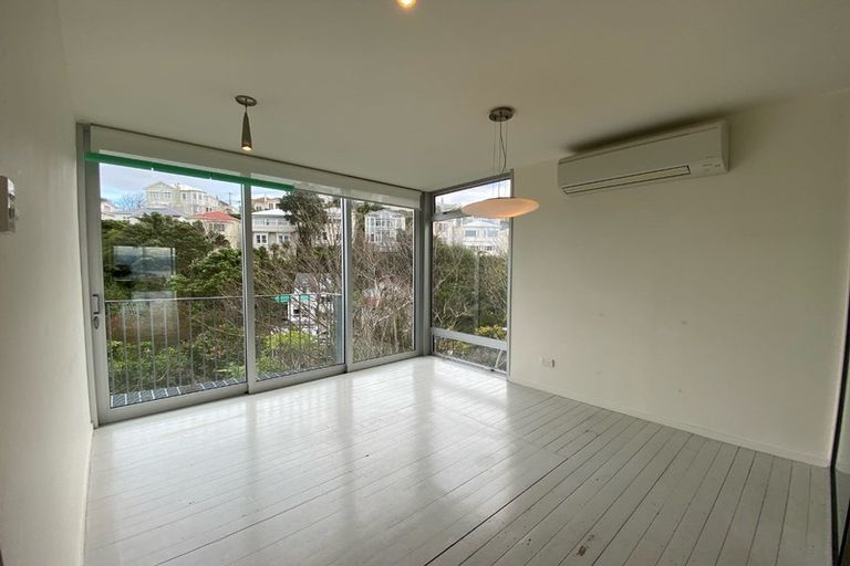 Photo of property in 102 Kelburn Parade, Kelburn, Wellington, 6012